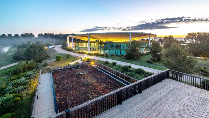 Séjour nature et détente près des sentiers de randonnée au cœur de la campagne aixoise Hôtel thecamp